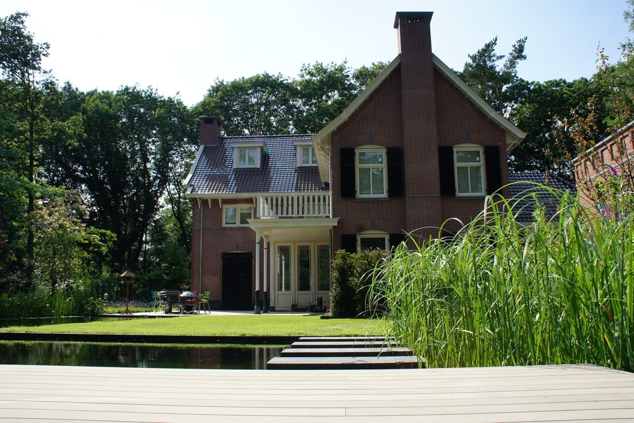 Klassieke villatuin met prijs beste zwemvijver