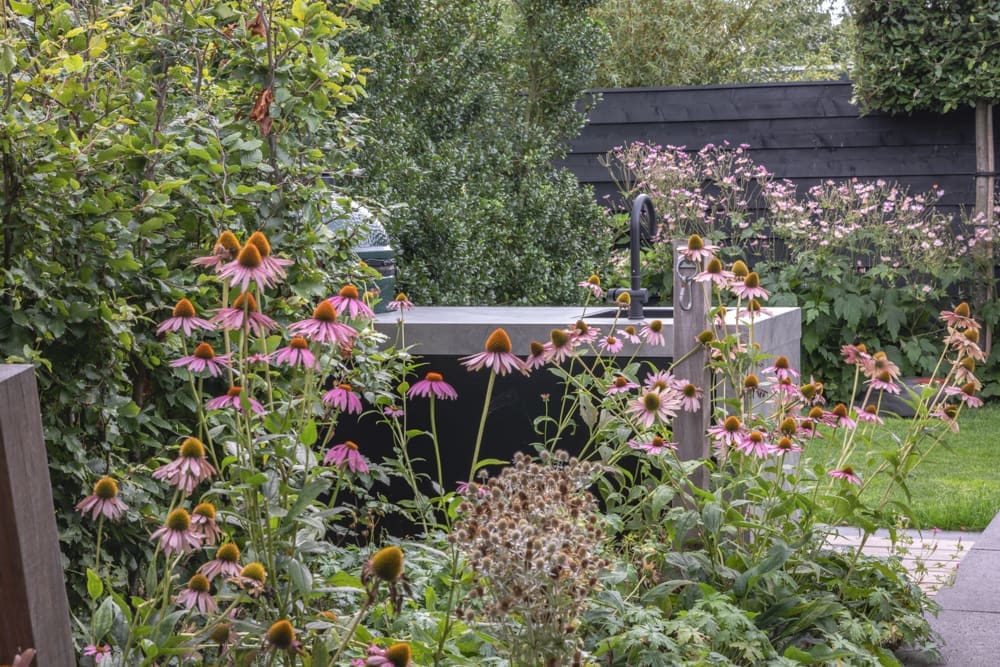 Landelijke familietuin met custommade buitenkeuken