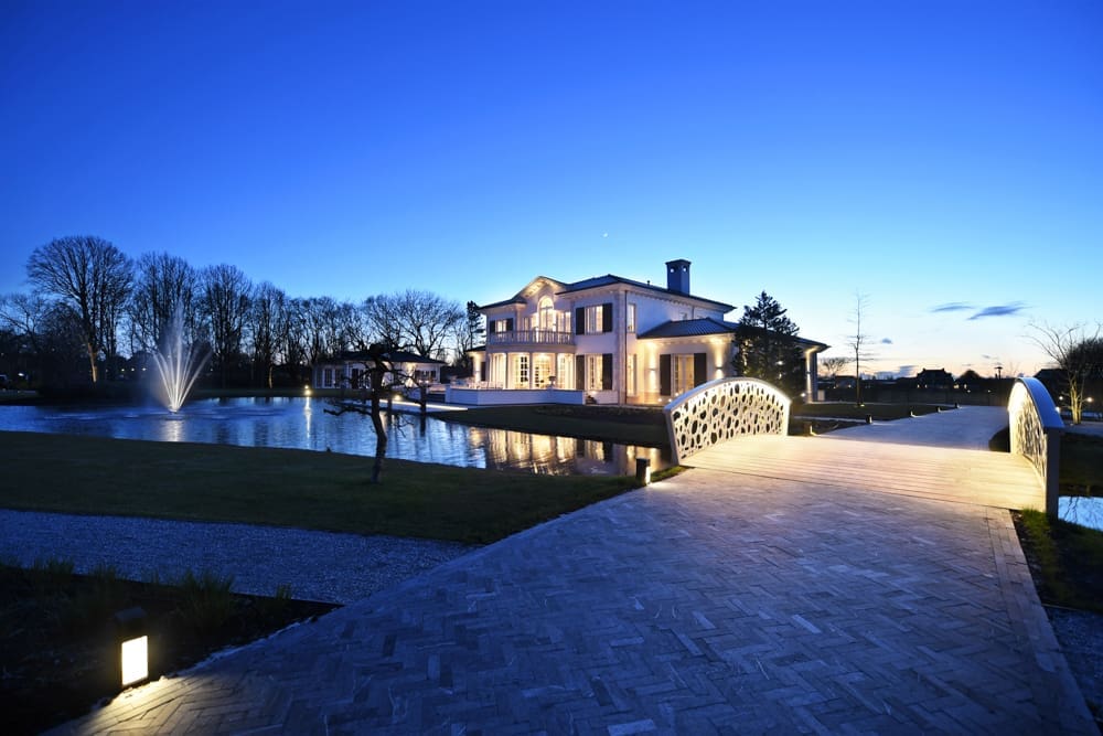 Klassieke landgoedtuin met charismatische vijver