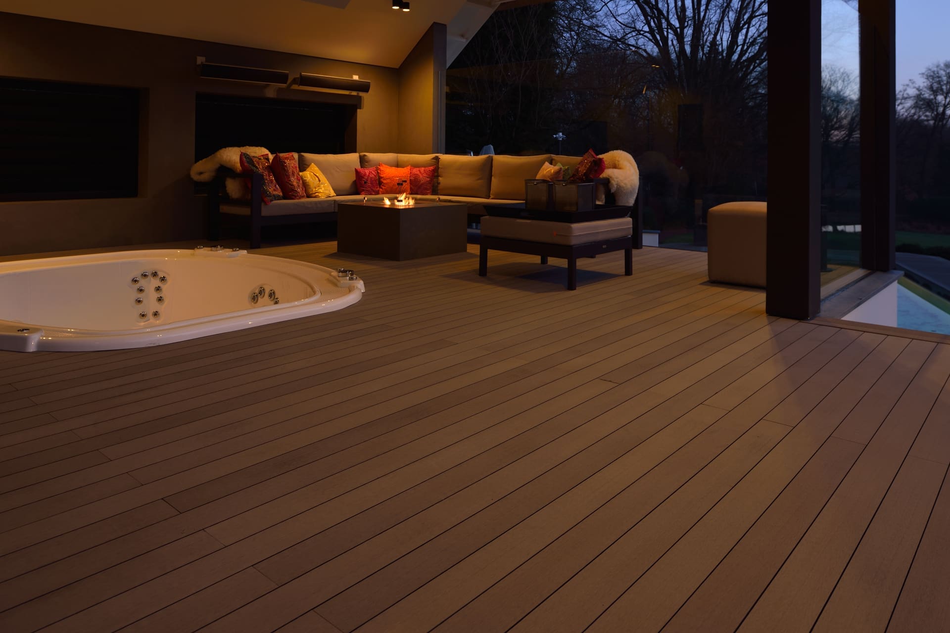 Prachtige wellness in duurzaam Esthec terras verwerkt.