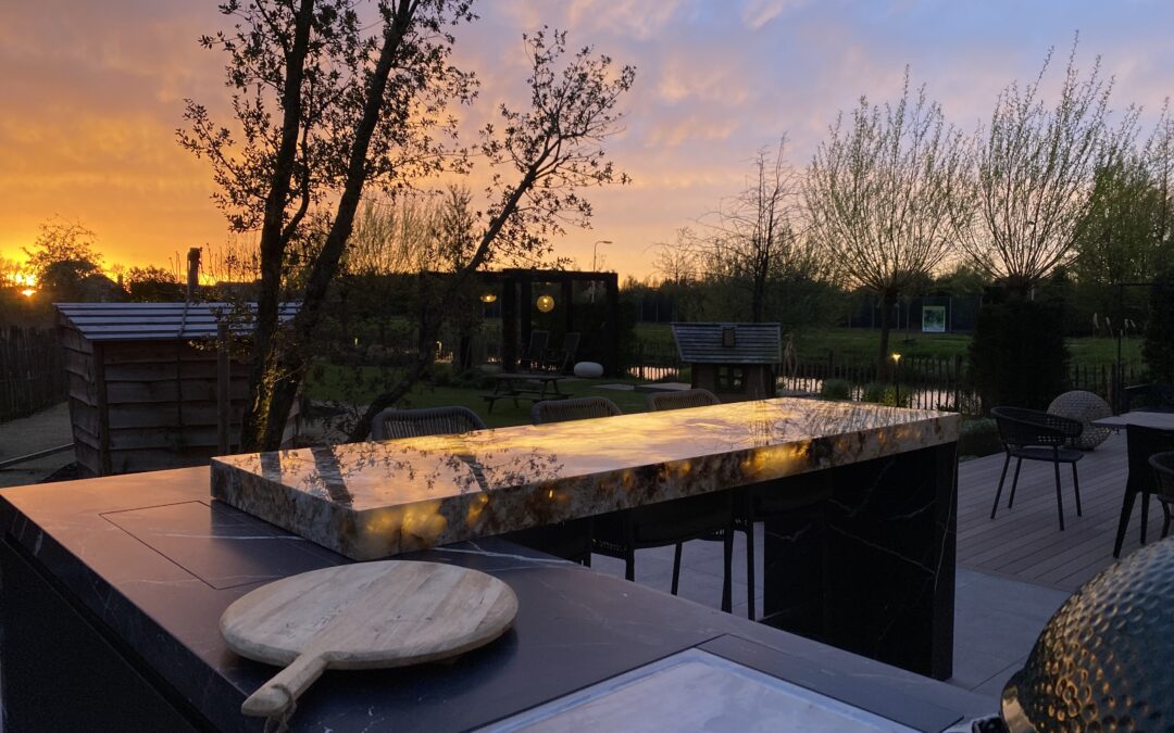 Innovative concept: a magical outdoor kitchen after sunset!