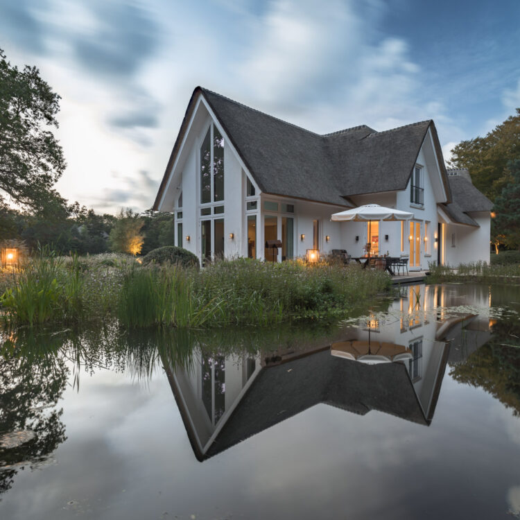 Mystieke uitnodigende bostuin Aerdenhout