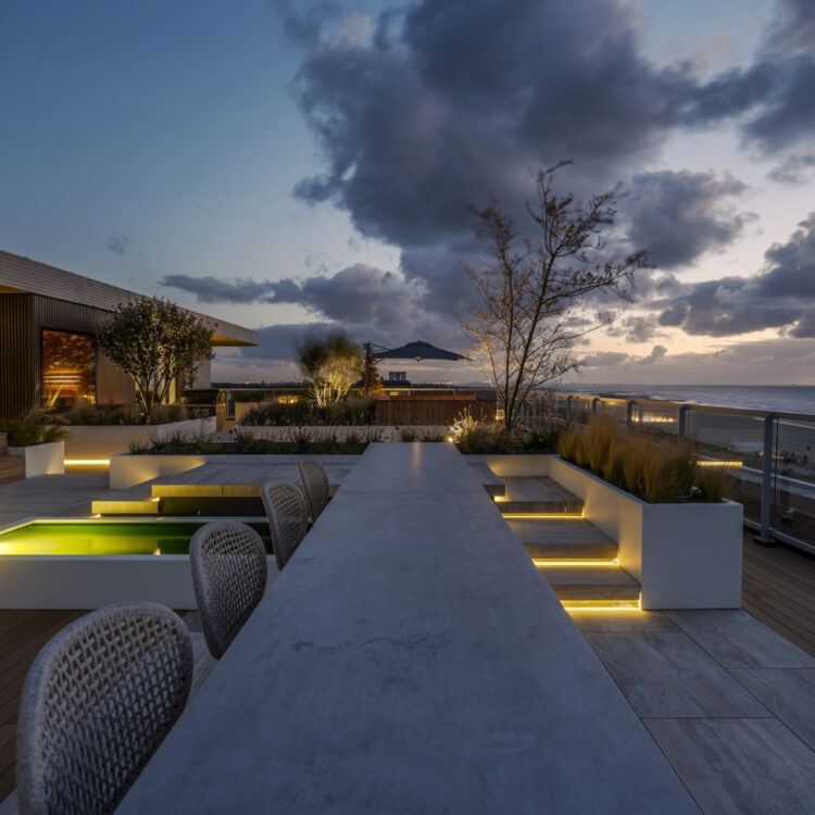 Sky-high Wrap-around Dakterras